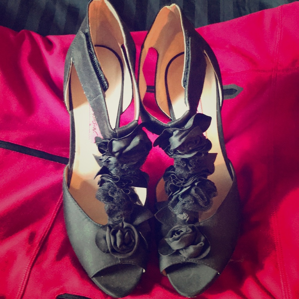 Betsey Johnson Gorgeous heels